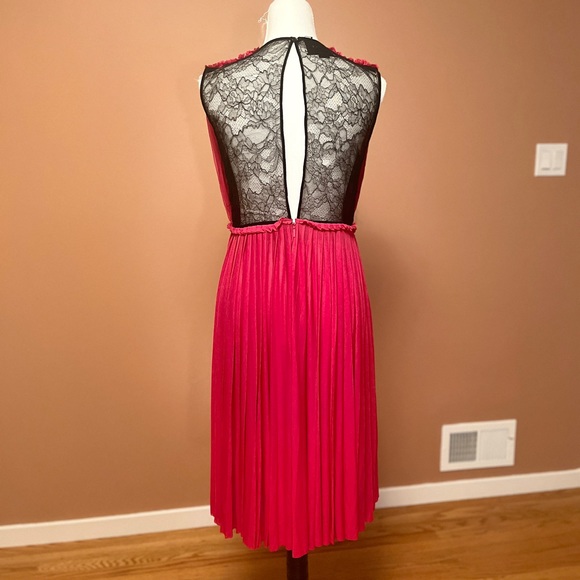 $2,500 NWOT Gucci Grecian style lace dress - Picture 4 of 6